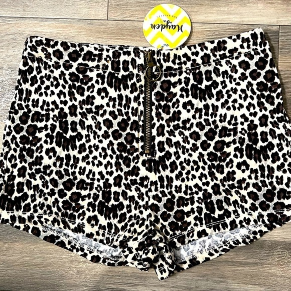 NWT Hayden women‎ shorts- Medium